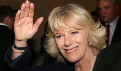 Kraljica Kamila koristi stari model telefona koji nema internet