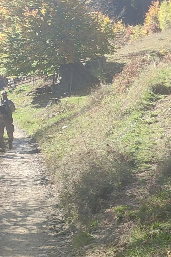 (VIDEO/FOTO) Vojska pretražuje teren kod kuće u kojoj je izvr&scaron;eno dvostruko ubistvo
