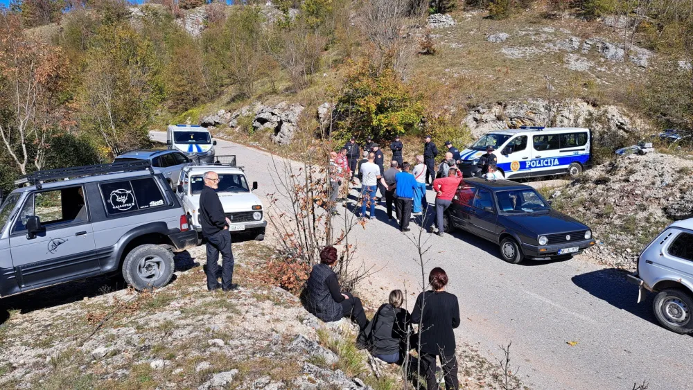 Mje&scaron;tani Bogetića lokalnu vlast krive zbog groblja krava preminulih od kju groznice i &scaron;tete na putevima
