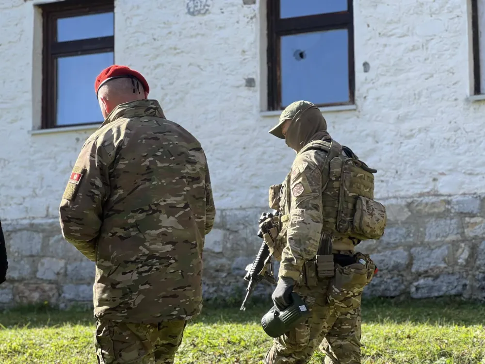 (VIDEO) Toma&scaron;evo i Sokolac četvrti dan pod opsadom vojske i policije: Intenzivna potraga za ubicom i dalje bez rezultata