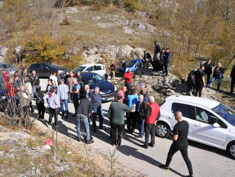 Mje&scaron;tani Bogetića traže ostavke nadležnih, prijete blokadom puta