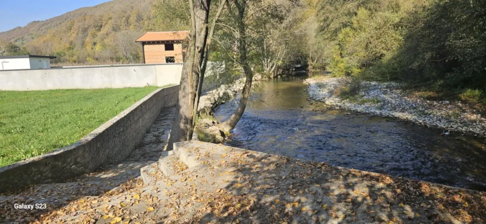 Nelegalni objekti u mjestu Gubavac pored rijeke Bistrice