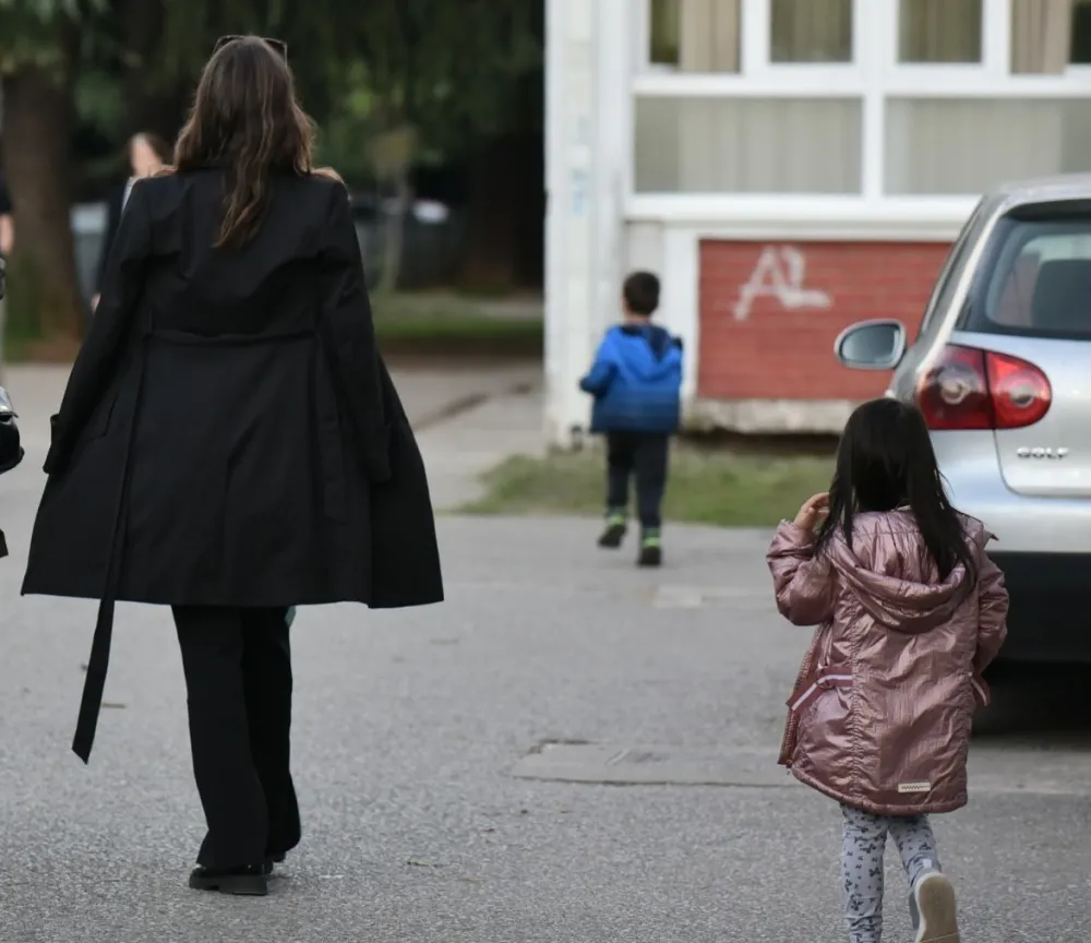 Мајке чешће одсуствују са посла због дјеце