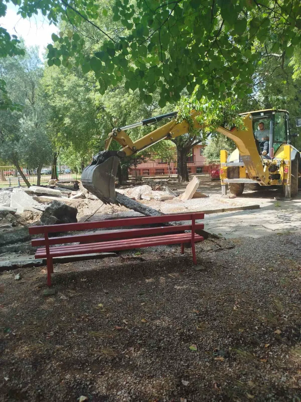 Rekonstrukciјa dvori&scaron;ta vrtića "Ljubica Popović": Postavljaјu novi mobiliјar
