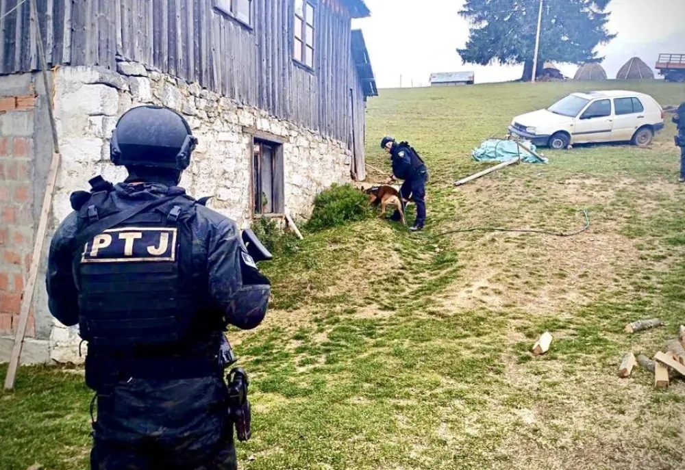 (FOTO) MUP: Kapaciteti policije i Vojske maksimalno angažovani u potrazi za Balijagićem