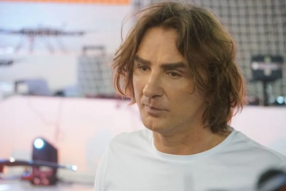  Vlasnik TV Pink Željko Mitrović je večeras javno ponudio posao odlazećem ministru građevinarstva, saobraćaja i infrastrukture Goranu Vesiću.