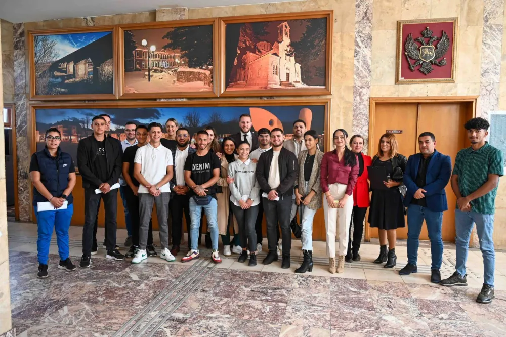 Konstituisan Omladinski parlament Roma i Egipćana; Vuković: Pobijedićemo predrasude, diskriminaciju i etničku distancu