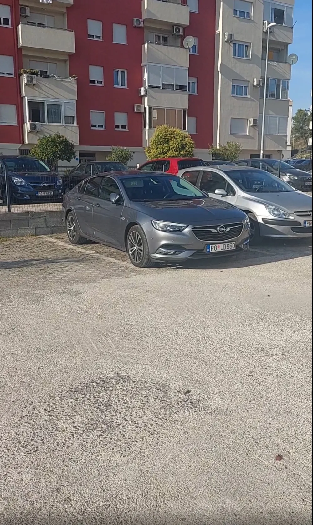 Predsјednik Savјeta AzZK državni auto vozi i službeno i privatno