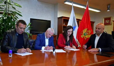 Čelnici Aerodroma Crne Gore i dva reprezentativna sindikata potpisali su novi Kolektivni ugovor. To znači da su se stekli uslovi za unapređenje ekonomsko-socijalnog statusa zaposlenih.