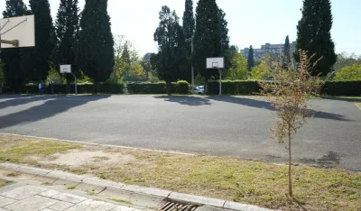 Počeli radovi na adaptaciji &scaron;kolskog dvori&scaron;ta Srednje ekonomske &scaron;kole "Mirko Ve&scaron;ović" u Podgorici