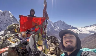 Crnogorska zastava na Islan Peaku