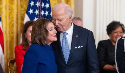 Pelosi krivi Bajdena za poraz demokrata u Kongresu