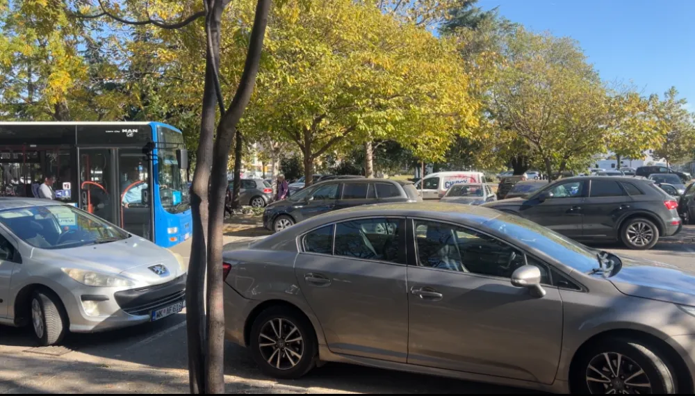 Parking u krivini smanjuje preglednost