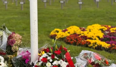 DNP položila vijenac na Srpskom vojničkom groblju u Parizu