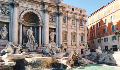 Zabranjeno bacanje novčića u Fontanu di Trevi: Kazne za turiste