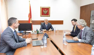 Satler sa Koraćem i Ćetkovićem