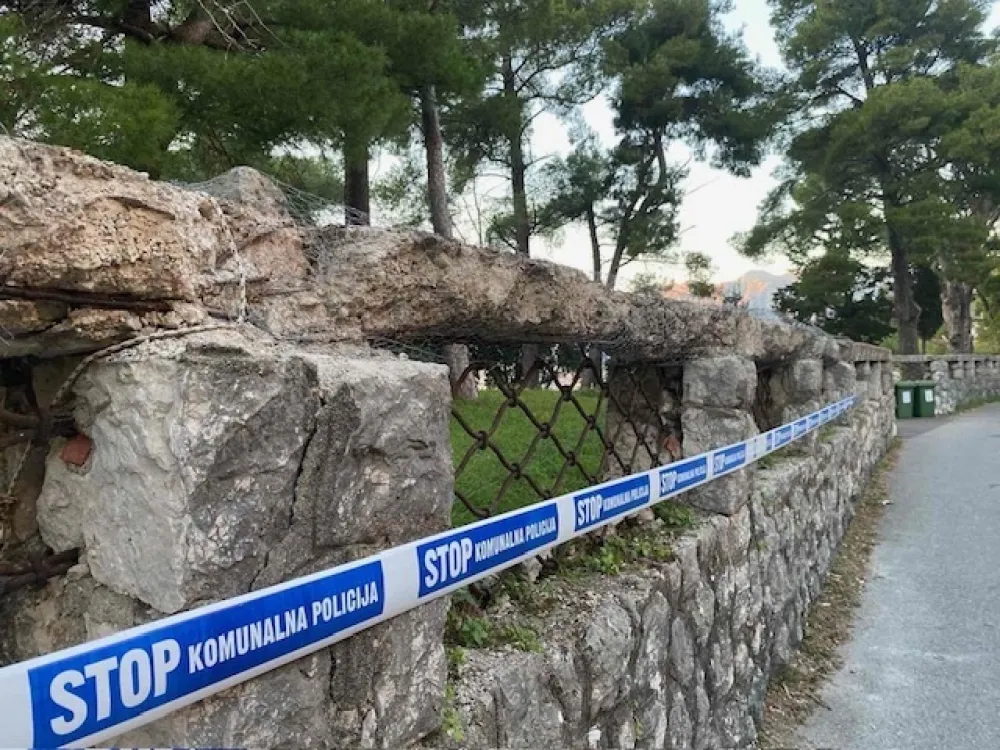 Napukao zid