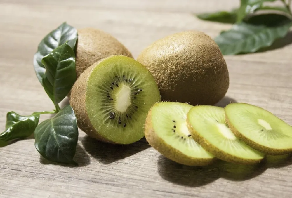 Stručnjak objasnio za&scaron;to kivi treba jesti sa korom