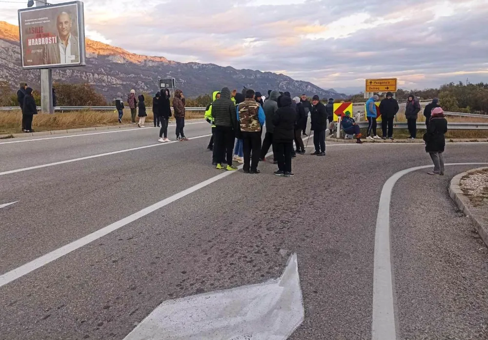 Op&scaron;tina Nik&scaron;ić: Osnovano sumnjamo da je pozadina okupljanja političke prirode