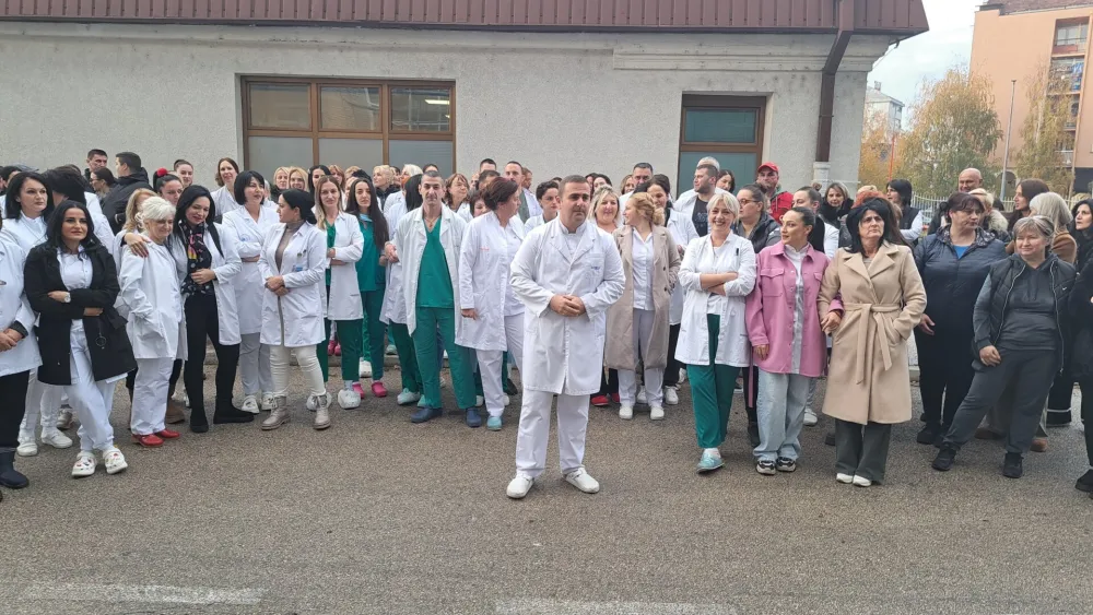 (FOTO) Apel Sindikata slobodnih radnika Op&scaron;te bolnice Nik&scaron;ić: Nadležni da obrate pažnju na nas