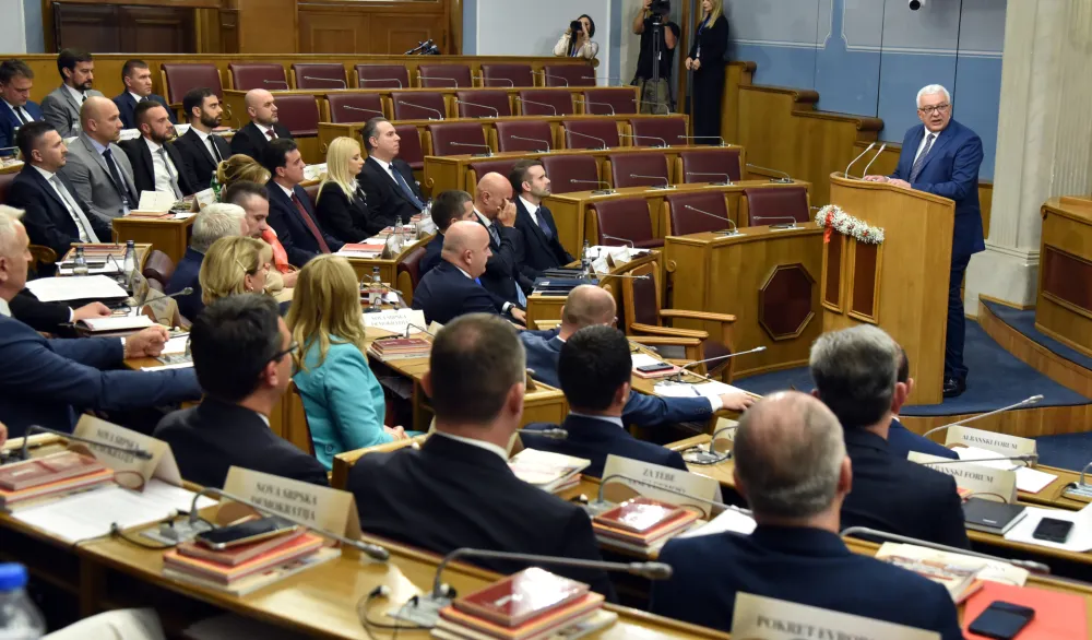 Ministrima i poslanicima plate rastu za čak 600 eura