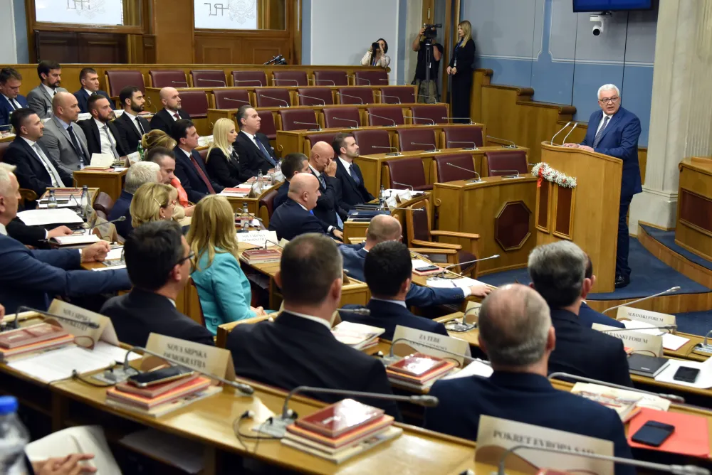 Ministrima i poslanicima plate rastu za čak 600 eura