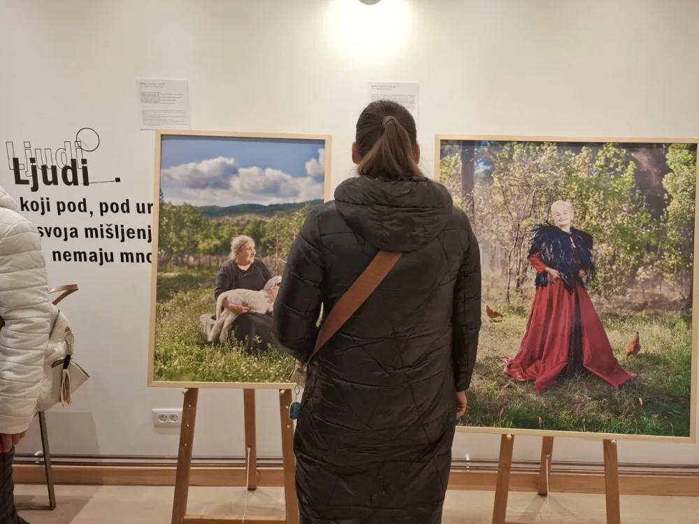 U Kući Pekića u &Scaron;avniku otvorena izložba "Djevojka sa sela"