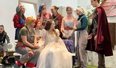 (FOTO/VIDEO) Dјeca vrtića ЈPU &bdquo;Ljubica Popović&ldquo; gledala operu &bdquo;Snežana i sedam patuljaka&rdquo;