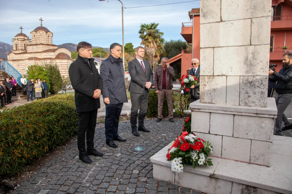 U Tivtu svečano obilježen 21. novembar - Dan op&scaron;tine