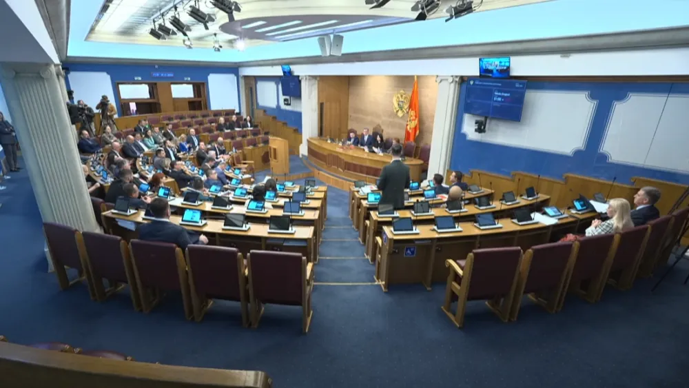 ASP: Zvanja savjetnika poslanika nema u zakonu, u budžetu bezmalo 1,7 miliona