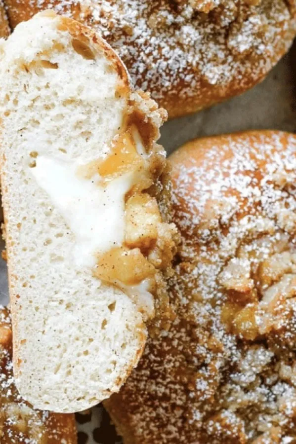 Čizkejk pogačice sa jabukama i sirom