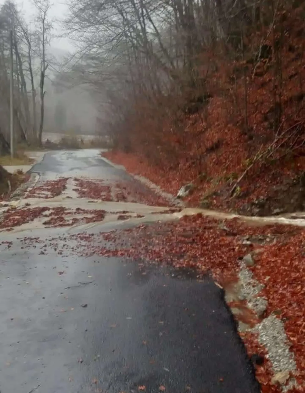 Žitelji Opasanice traže pomoć: Vodotoci &scaron;tete puteve