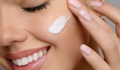 Većina nas pogre&scaron;no nanosi kremu za lice, evo kako to pravilno da uradite