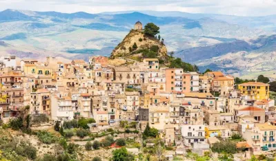 Italijanski drevni grad Centuripe