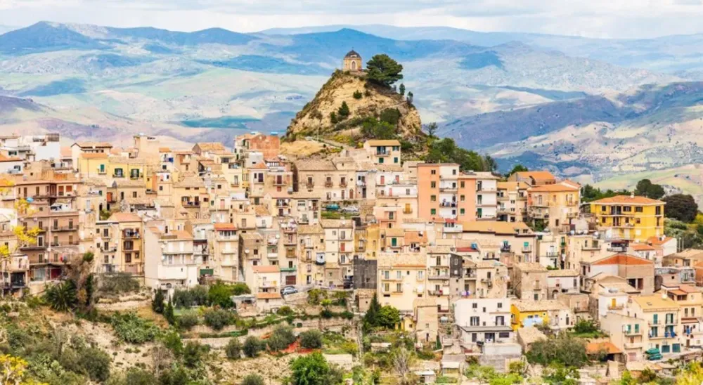 Italijanski drevni grad Centuripe