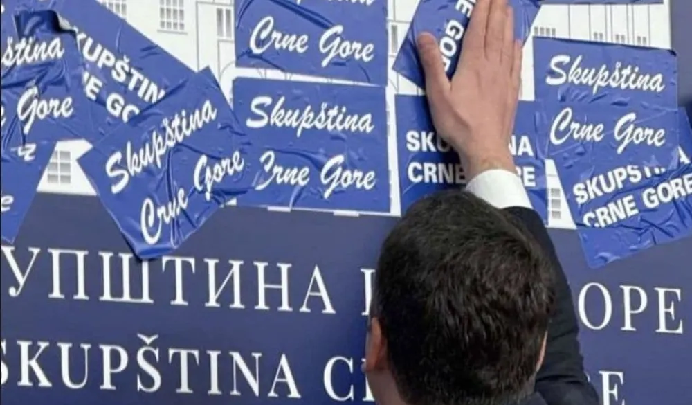 Poslanici DPS prekrili novi logo Skup&scaron;tine