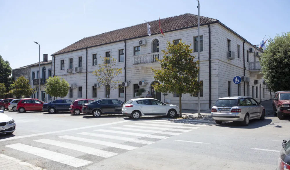 Građani Danilovograda traže poni&scaron;tenje odluke o poskupljenju vode: Predata iniciјativa sa 600 potpisa