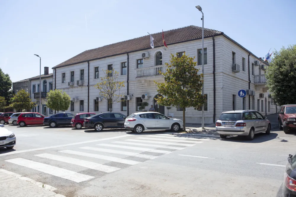 Građani Danilovograda traže poni&scaron;tenje odluke o poskupljenju vode: Predata iniciјativa sa 600 potpisa