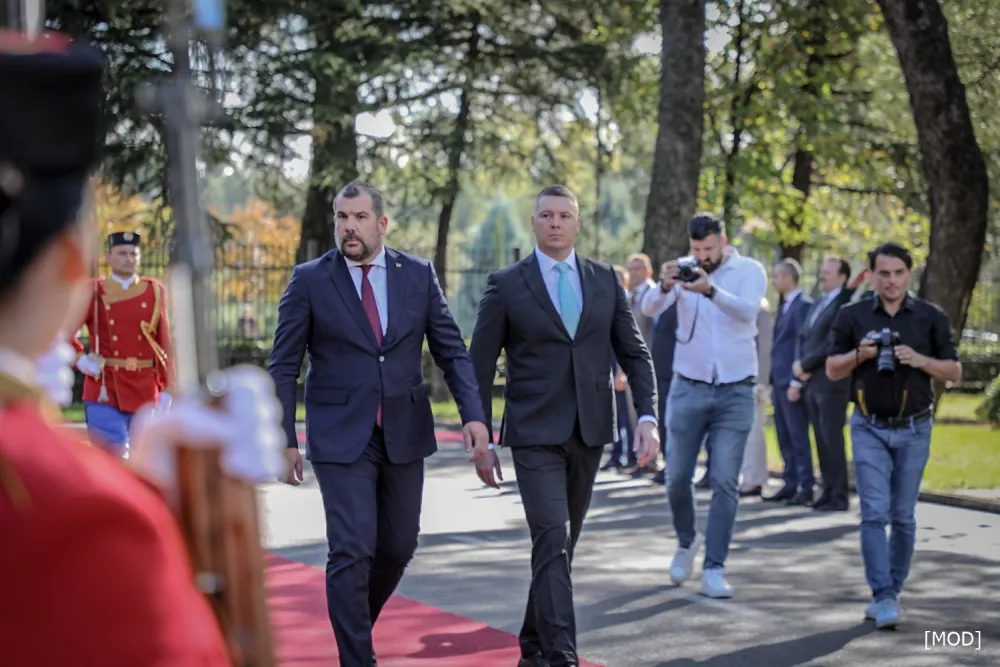 Negativno mi&scaron;ljenje DRI&nbsp;na pravilnost poslovanja Ministarstva odbrane: Bez plana i konkurenciјe dali 33,5 miliona za posebne nabavke