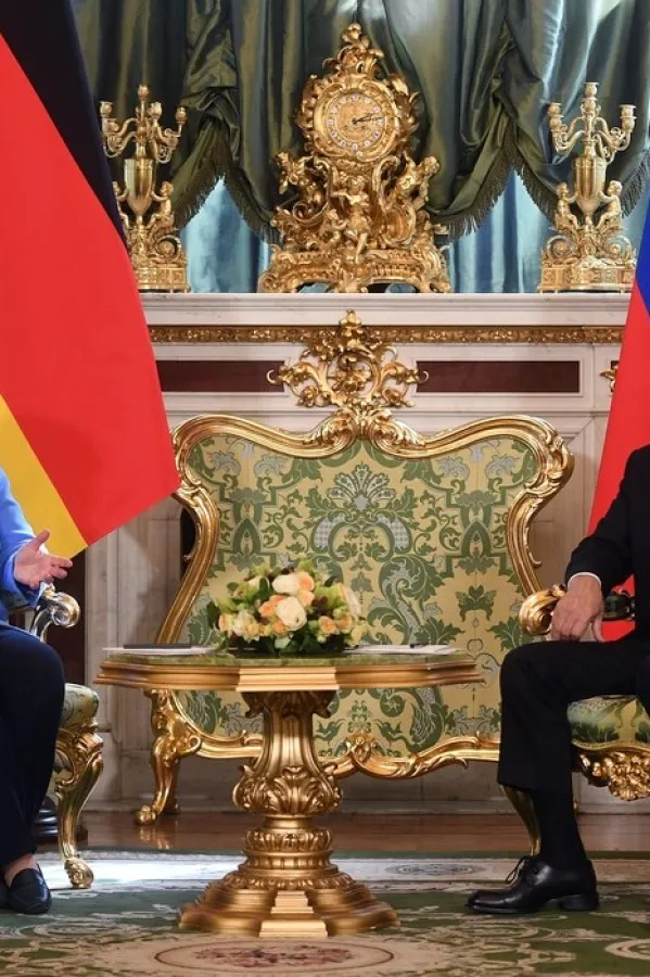 Putin negirao da je htio da prepadne Merkel sa svojim labradorom: Angela, oprosti mi, molim te