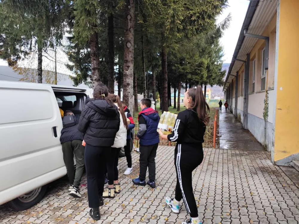Sabirna akcija u Župi Nik&scaron;ićkoj:&nbsp;Prikupljeno dvije tone namirnica