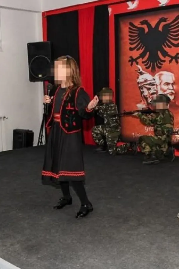 Dječija predstava u Makedoniji: Albanci djeci obukli uniforme, dali im replike oružja