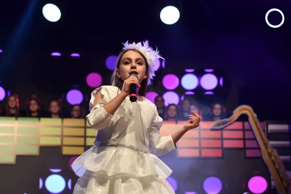 (FOTO) "NA&Scaron;A RADOST": Roko Kokotić probudio Podgoricu tempom i &scaron;aljivim tekstom