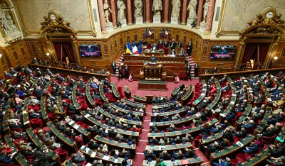 Francuska vlada visi o koncu