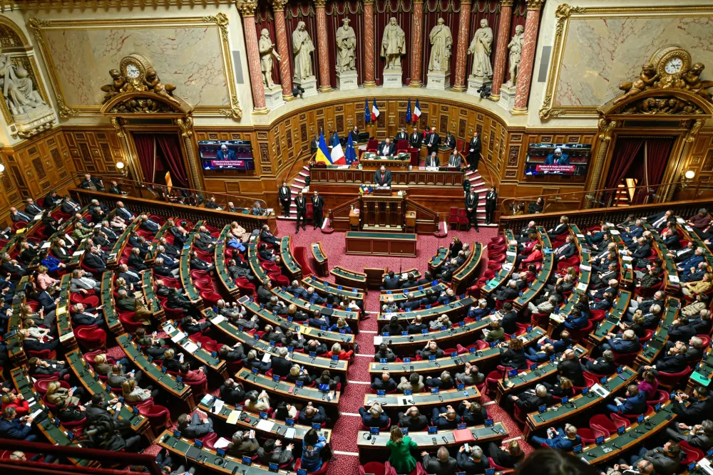 Francuska vlada visi o koncu