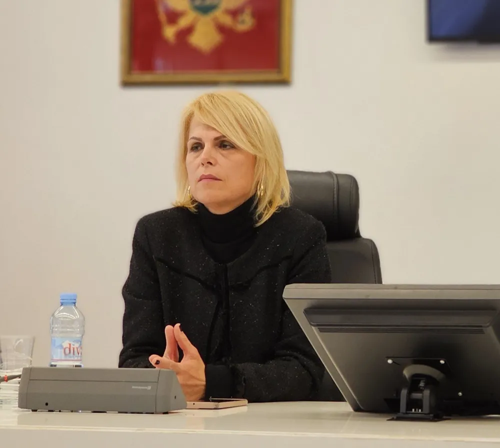 Potpredsjednici Op&scaron;tine Budva zabranjen ulazak u kabinet; Dokić zatražila od ministra Dukaja da zaustavi kr&scaron;enje zakona