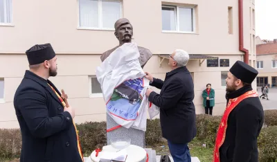 Mandić otkrio bistu Marka Miljanova na trgu u Beranama