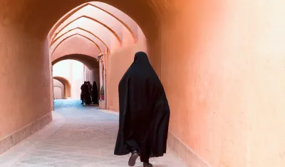 Poo&scaron;trena pravila oblačenja u Iranu