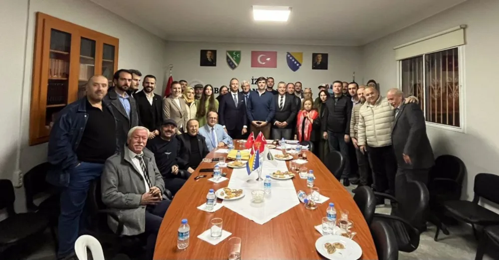 Ministar Azemović u Izmiru uručio iseljeničke knjižice pripadnicima dijaspore