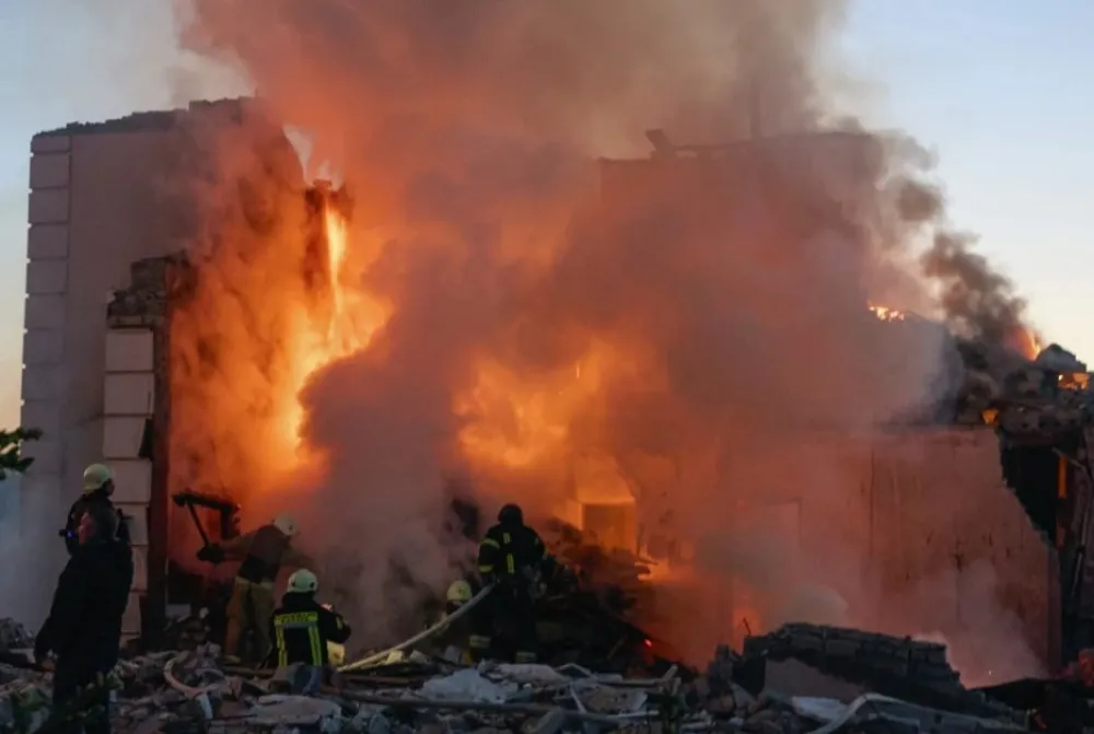 (FOTO/VIDEO) Razorna eksplozija u Hagu: Vatrogasci tragaju za preživjelima